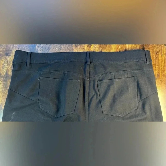 TORRID | ladies plus size knit cropped pants. Size: 22R - Picture 11 of 15